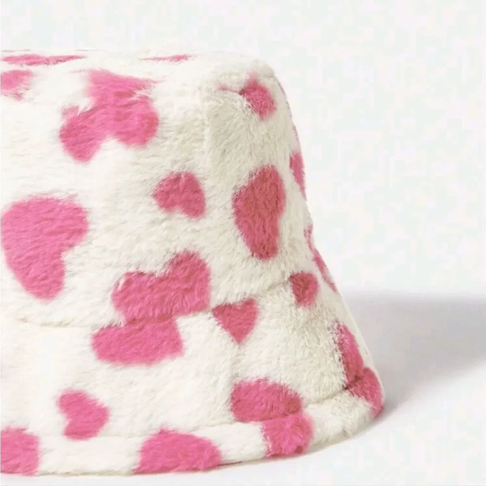 Heart Print Fuzzy Bucket Hat - Picture 2 of 3